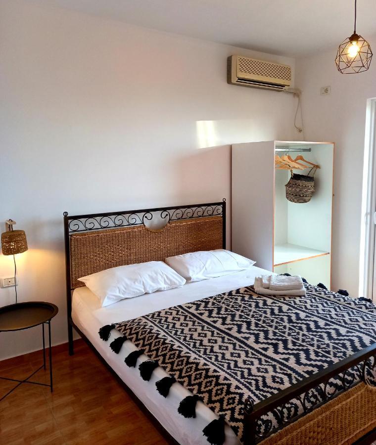 Amphora Guesthouse Himare Exterior foto