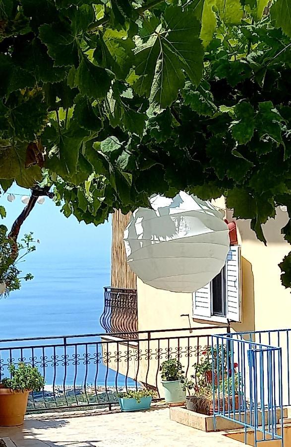 Amphora Guesthouse Himare Exterior foto