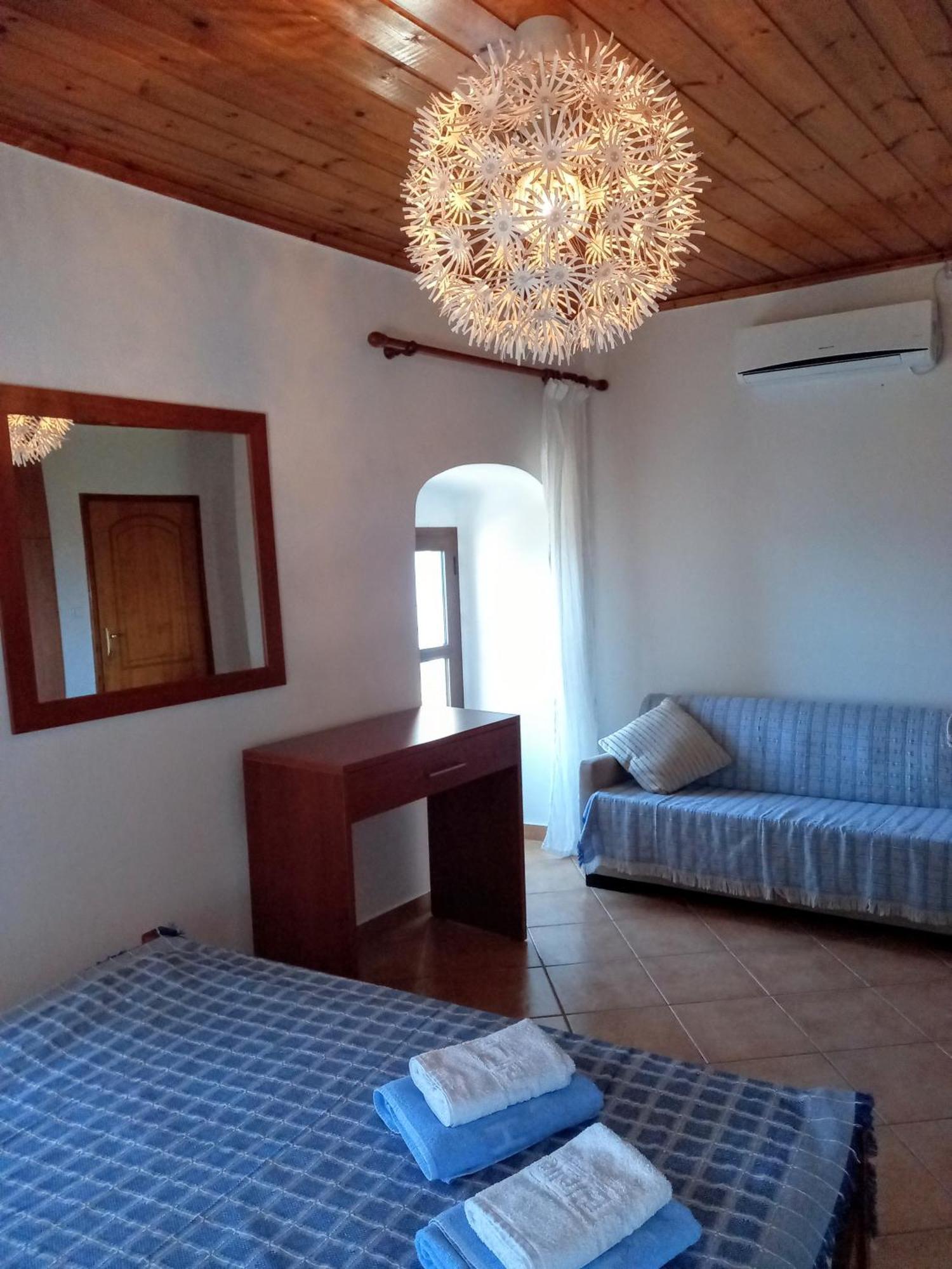 Amphora Guesthouse Himare Quarto foto