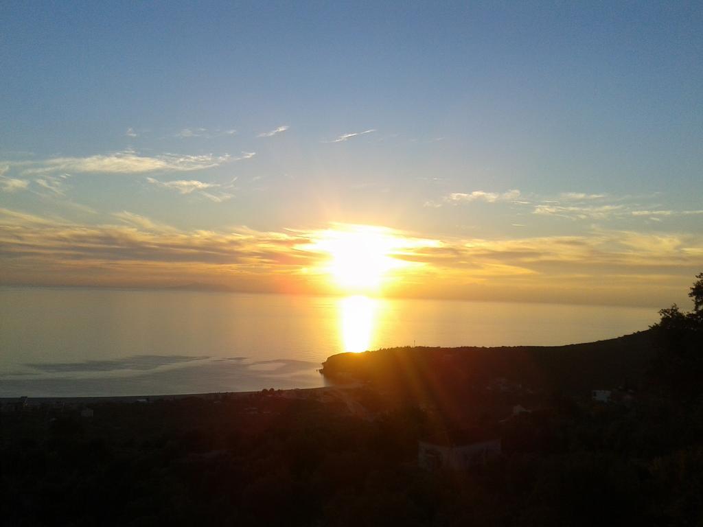Amphora Guesthouse Himare Exterior foto